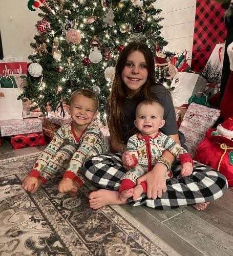 Kendell Plessinger and her three beautiful childrenImage Source: Instagram @kendallplessinger